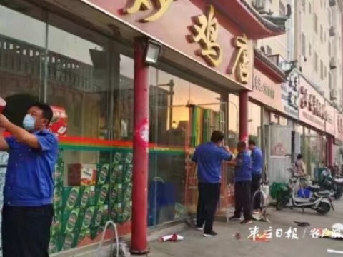 为橱窗洁面 为城市美颜