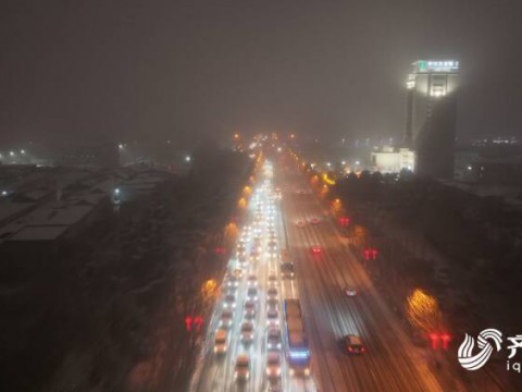 昼夜不间断！枣庄市市中区城管扫雪除冰保畅通