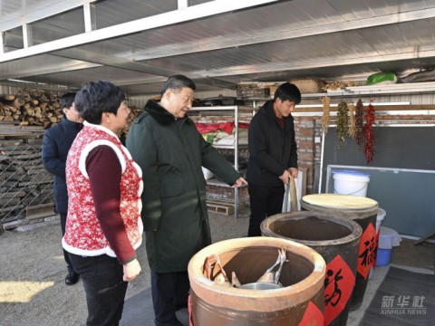 习近平在辽宁葫芦岛市看望慰问受灾群众